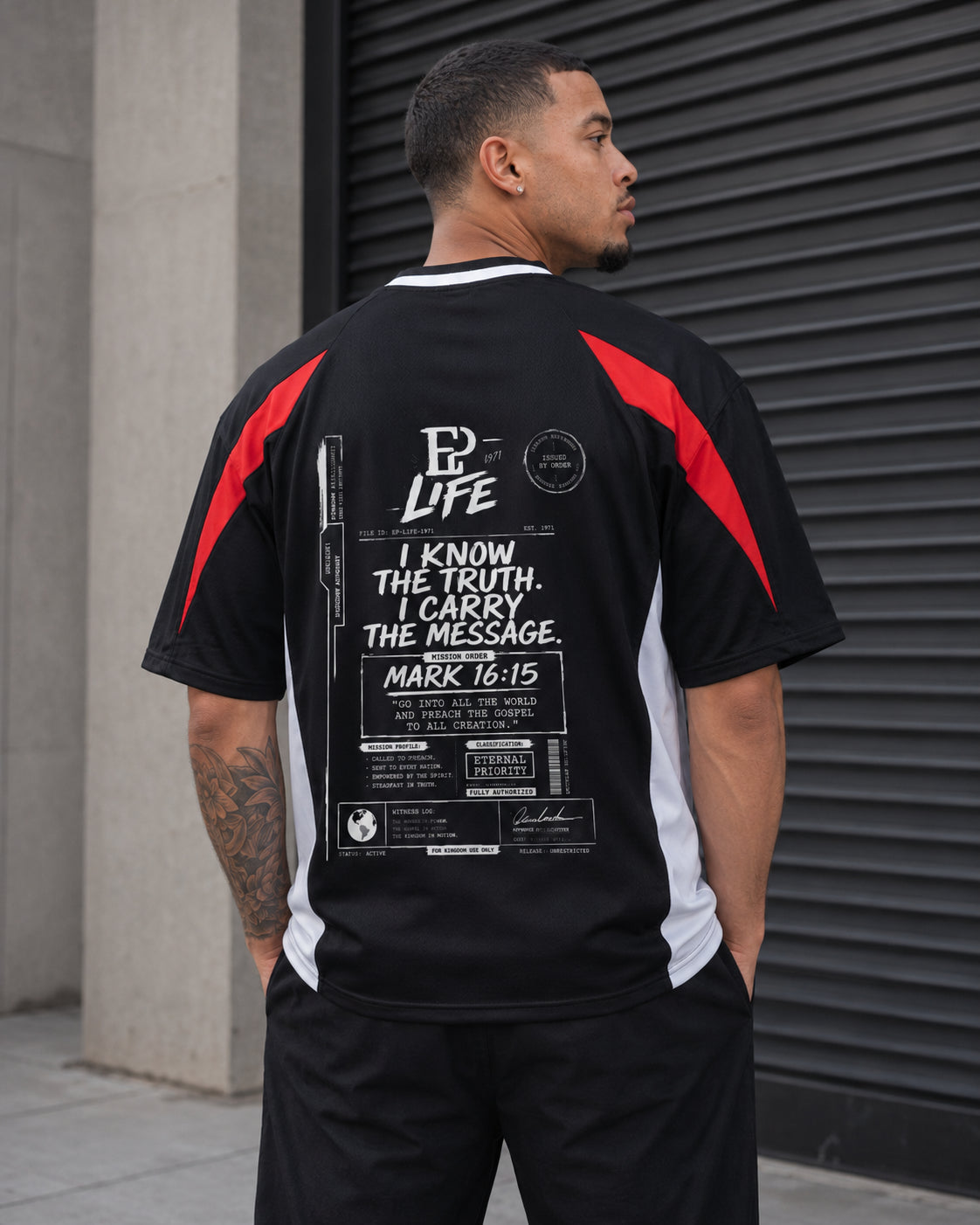 EP LIFE Informant Oversized V-Neck Tee
